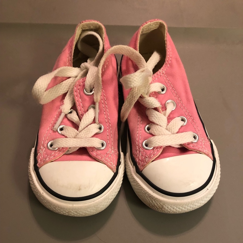 Toddler pink converse